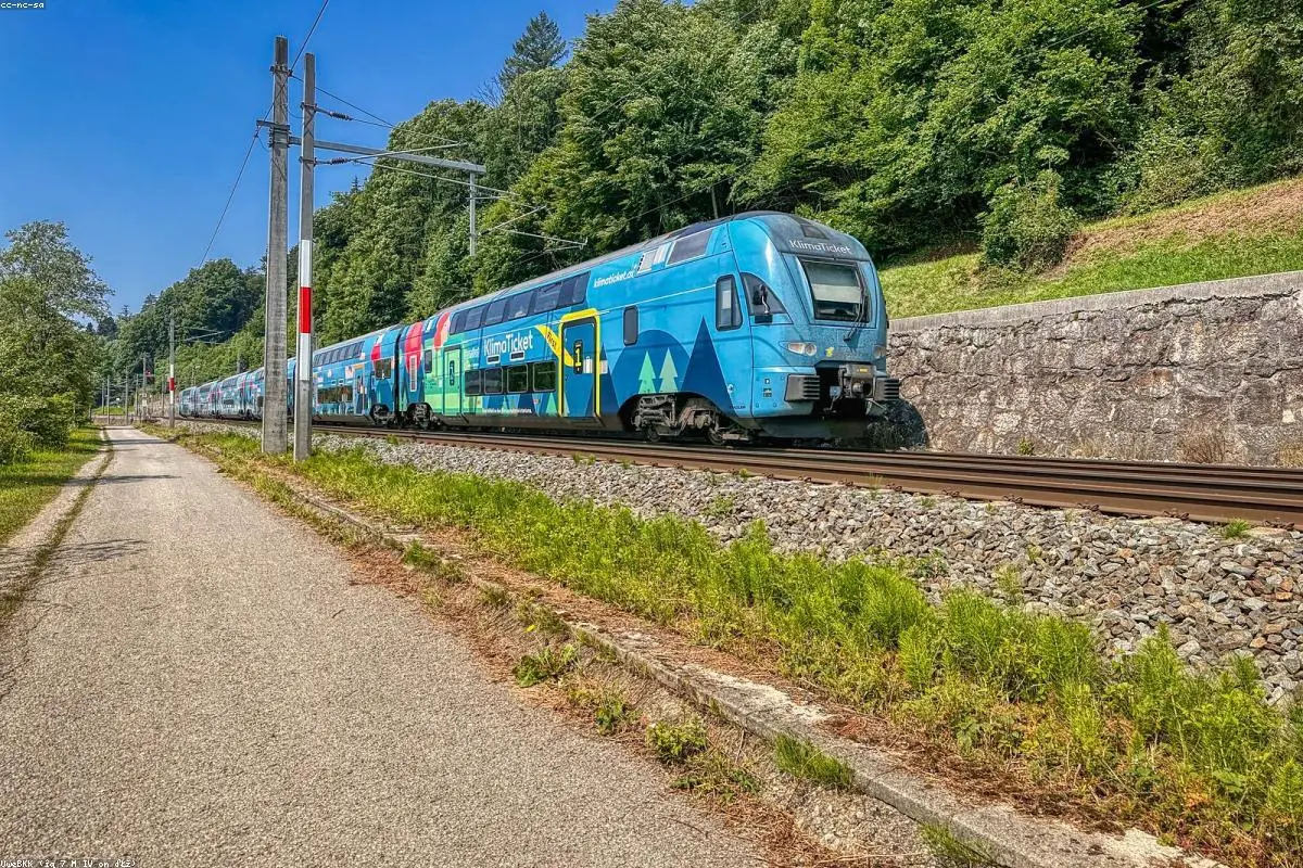 Buffering on the Rails: Why Britain’s Train Wi-Fi Lags Behind Europe—and How Commuters Cope
